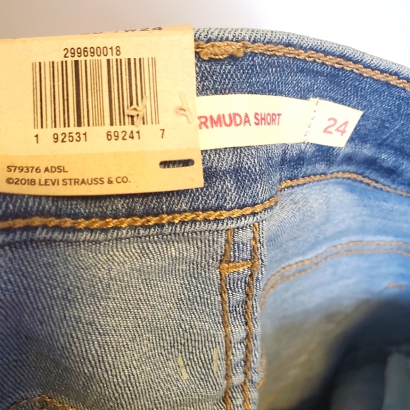 Levi's Womens Bermuda Shorts Mid Rise - Picture 5 of 16